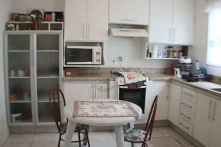 Casa à venda com 98m², 3 quartos e 2 vagas Casa à venda com 98m², 3 quartos e 2 vagasCozinha