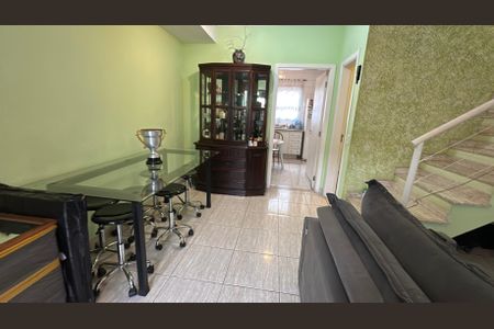 Casa à venda com 98m², 3 quartos e 2 vagas Casa à venda com 98m², 3 quartos e 2 vagasSala