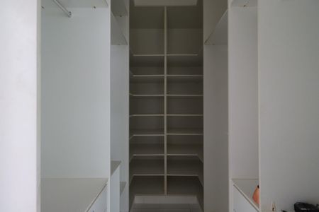 Casa para alugar com 250m², 3 quartos e 6 vagasCloset da suíte 1