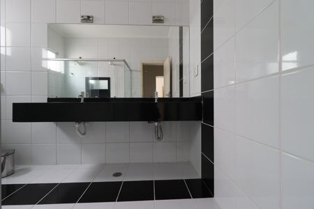 Casa para alugar com 250m², 3 quartos e 6 vagasBanheiro da Suíte 1