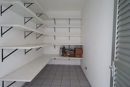 Casa para alugar com 250m², 3 quartos e 6 vagasDespensa