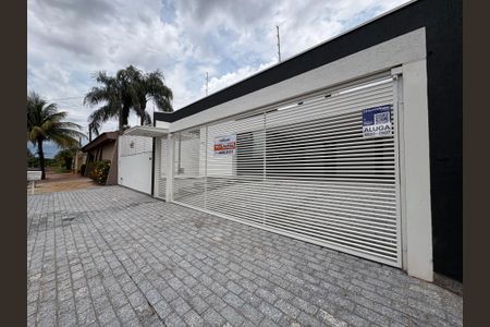 Casa para alugar com 250m², 3 quartos e 6 vagasFachada