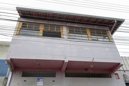 Casa para alugar com 80m², 2 quartos e 2 vagasFachada