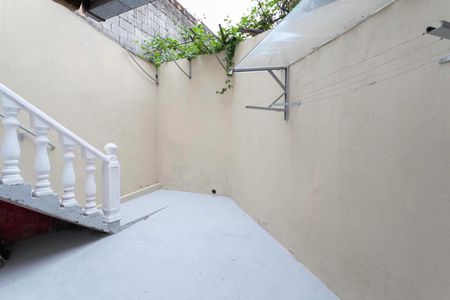 Casa para alugar com 80m², 2 quartos e 2 vagasEntrada