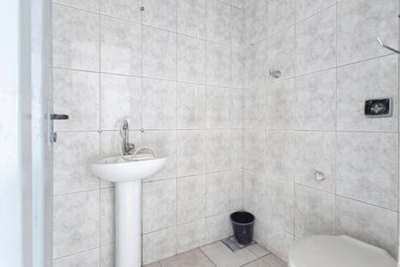 Casa para alugar com 80m², 2 quartos e 2 vagasBanheiro da suíte