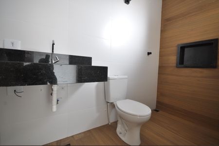 Casa à venda com 180m², 3 quartos e 5 vagasBanheiro da Suíte 1