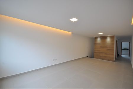 Sala de casa à venda com 3 quartos, 180m² em Parque Rodrigues Alves, São Paulo