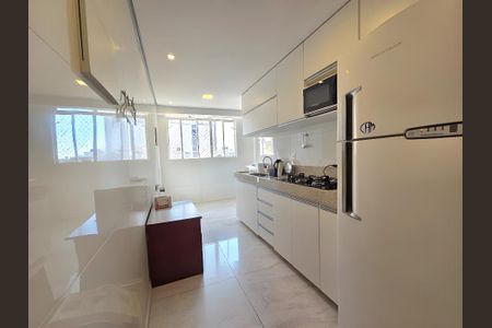 Cozinha de apartamento à venda com 2 quartos, 68m² em Nova Suíça, Belo Horizonte