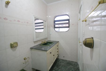 Casa para alugar com 232m², 3 quartos e 3 vagasBanheiro da Suíte 1