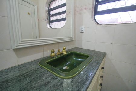 Casa para alugar com 232m², 3 quartos e 3 vagasBanheiro da Suíte 1