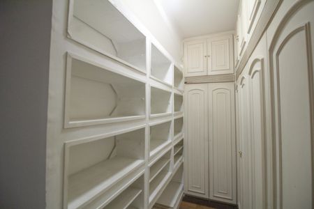 Casa para alugar com 232m², 3 quartos e 3 vagasCloset da Suíte 3