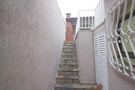 Casa para alugar com 232m², 3 quartos e 3 vagasEscada