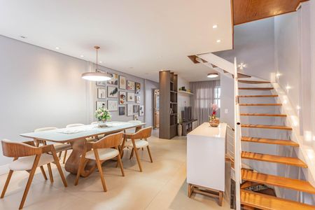 Sala de casa à venda com 3 quartos, 200m² em Liberdade, São Paulo