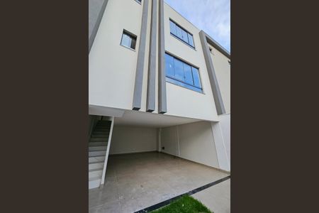 Casa à venda com 158m², 3 quartos e 4 vagasFachada