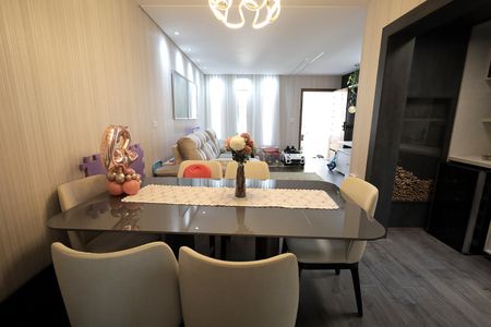 Casa à venda com 150m², 3 quartos e 2 vagas Casa à venda com 150m², 3 quartos e 2 vagasSala de Jantar