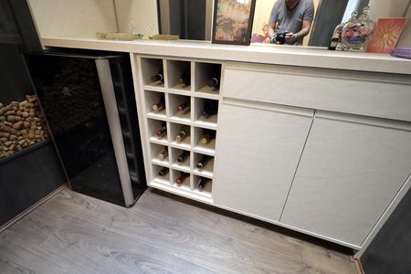 Casa à venda com 150m², 3 quartos e 2 vagas Casa à venda com 150m², 3 quartos e 2 vagasAdega