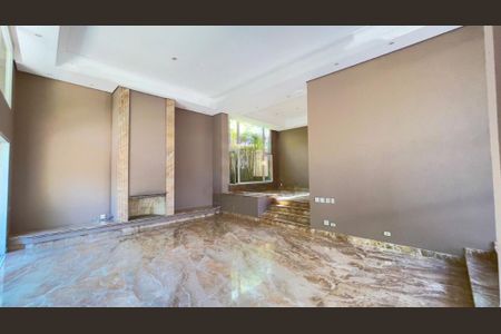 Casa à venda com 900m², 4 quartos e 6 vagas