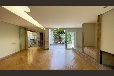 Casa à venda com 900m², 4 quartos e 6 vagas