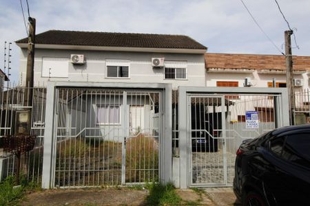 Casa à venda com 70m², 2 quartos e 2 vagas Casa à venda com 70m², 2 quartos e 2 vagasFachada