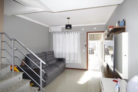 Casa à venda com 70m², 2 quartos e 2 vagasSala
