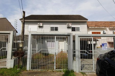 Casa à venda com 70m², 2 quartos e 2 vagas Casa à venda com 70m², 2 quartos e 2 vagasFachada