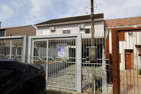 Casa à venda com 70m², 2 quartos e 2 vagas Casa à venda com 70m², 2 quartos e 2 vagasFachada