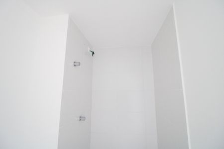 Banheiro Social de apartamento para alugar com 1 quarto, 27m² em Jardim Itacolomi, São Paulo