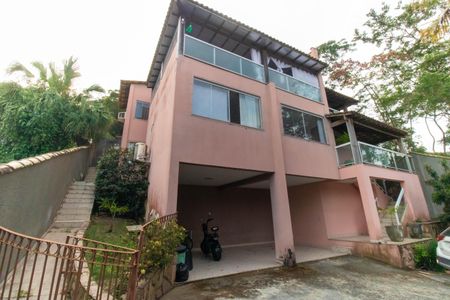 Casa para alugar com 800m², 4 quartos e 2 vagasFachada