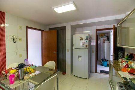 Casa para alugar com 800m², 4 quartos e 2 vagasCozinha