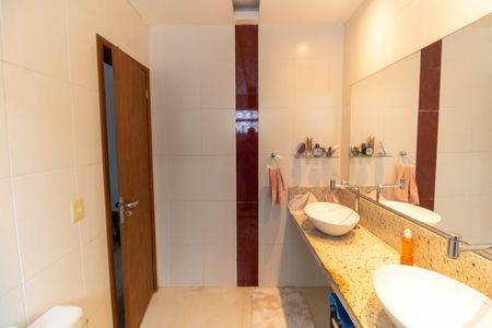 Casa para alugar com 800m², 4 quartos e 2 vagasBanheiro da Suíte