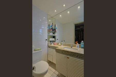 Apartamento à venda com 203m², 4 quartos e 3 vagasBanheiro da Suíte