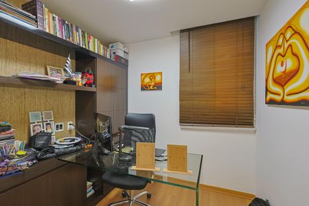 Apartamento à venda com 203m², 4 quartos e 3 vagasQuarto 2