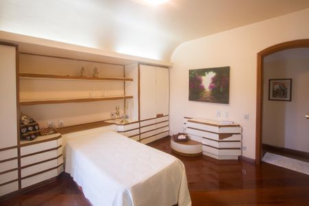 Casa à venda com 1200m², 3 quartos e 6 vagasSuíte 3