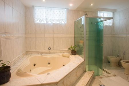 Casa à venda com 1200m², 3 quartos e 6 vagasBanheiro da Suíte