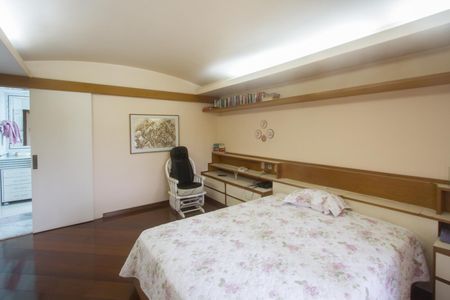 Casa à venda com 1200m², 3 quartos e 6 vagasSuíte 4