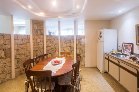 Casa à venda com 1200m², 3 quartos e 6 vagasCopa