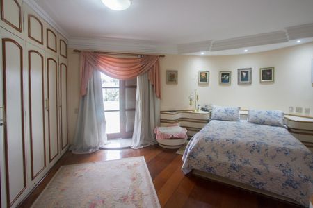 Casa à venda com 1200m², 3 quartos e 6 vagasSuíte