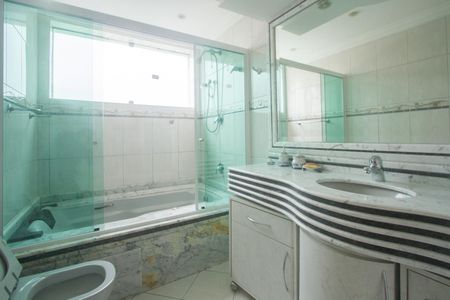 Casa à venda com 1200m², 3 quartos e 6 vagasBanheiro da Suíte 2