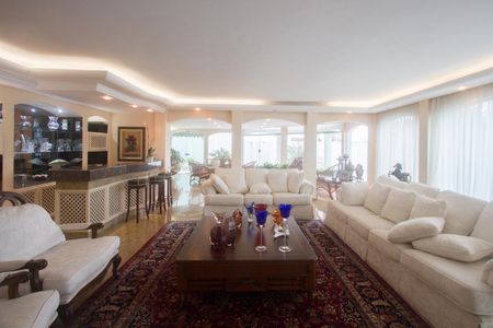 Casa à venda com 1200m², 3 quartos e 6 vagasSala