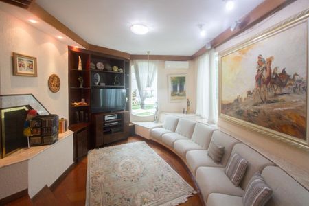 Casa à venda com 1200m², 3 quartos e 6 vagasSala