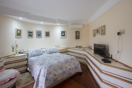 Casa à venda com 1200m², 3 quartos e 6 vagasSuíte