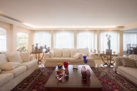 Casa à venda com 1200m², 3 quartos e 6 vagasSala