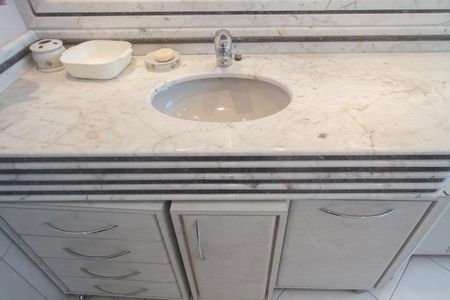 Casa à venda com 1200m², 3 quartos e 6 vagasBanheiro da Suíte 4