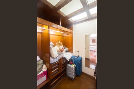 Casa à venda com 1200m², 3 quartos e 6 vagasCloset da Suíte 2