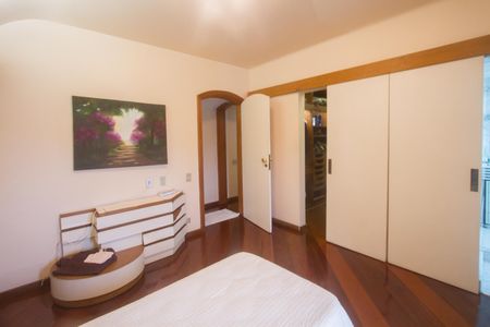 Casa à venda com 1200m², 3 quartos e 6 vagasSuíte 3