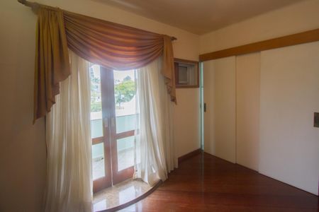 Casa à venda com 1200m², 3 quartos e 6 vagasSuíte 2