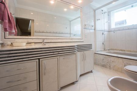 Casa à venda com 1200m², 3 quartos e 6 vagasBanheiro da Suíte 4