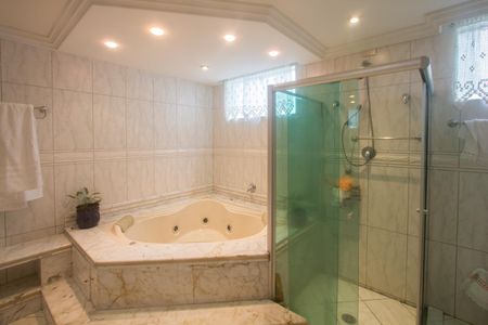 Casa à venda com 1200m², 3 quartos e 6 vagasBanheiro da Suíte