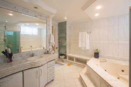 Casa à venda com 1200m², 3 quartos e 6 vagasBanheiro da Suíte