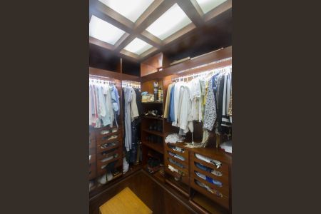 Casa à venda com 1200m², 3 quartos e 6 vagasCloset da Suíte